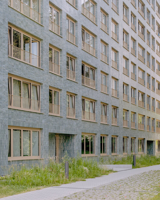 Rotiers - Renovation of 46 housing units in Brussels / MULTIPLE Architecture & Urbanism Rotiers - Renovation of 46 housing units in Brussels / MULTIPLE Architecture & Urbanism - Exterior Photography