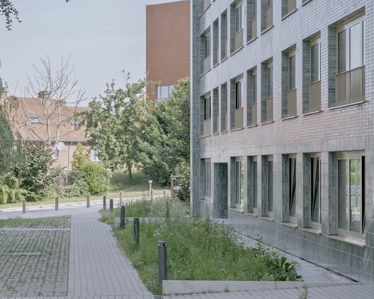 Rotiers - Renovation of 46 housing units in Brussels / MULTIPLE Architecture & Urbanism Rotiers - Renovation of 46 housing units in Brussels / MULTIPLE Architecture & Urbanism - Exterior Photography, Facade, Concrete