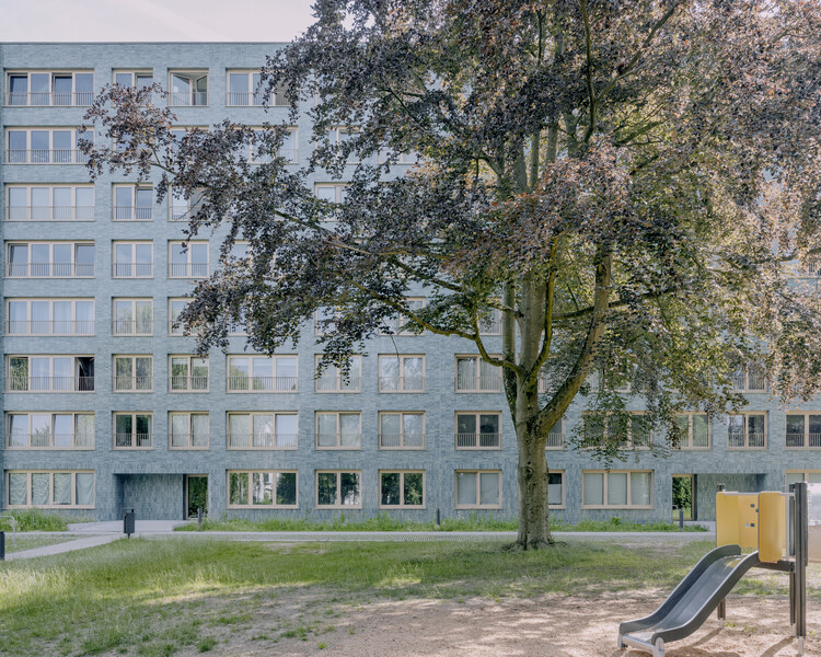 Rotiers - Renovation of 46 housing units in Brussels  / MULTIPLE Architecture & Urbanism - Exterior Photography, Refurbishment
