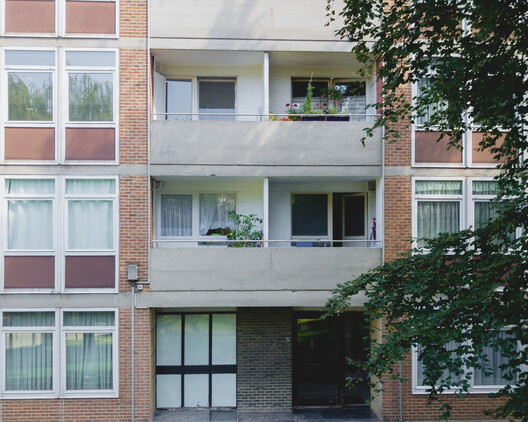 Rotiers - Renovation of 46 housing units in Brussels / MULTIPLE Architecture & Urbanism Rotiers - Renovation of 46 housing units in Brussels / MULTIPLE Architecture & Urbanism - Image 16 of 27