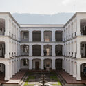 UMG sede Antigua Guatemala / Atelier oficina de Arquitectura - Exterior Photography, Adaptive Reuse, Courtyard, Column