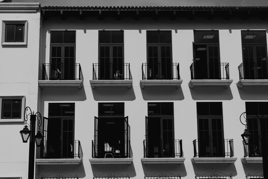 UMG sede Antigua Guatemala / Atelier oficina de Arquitectura UMG sede Antigua Guatemala / Atelier oficina de Arquitectura - Interior Photography, Kitchen, Facade, Balcony, Glass, Handrail