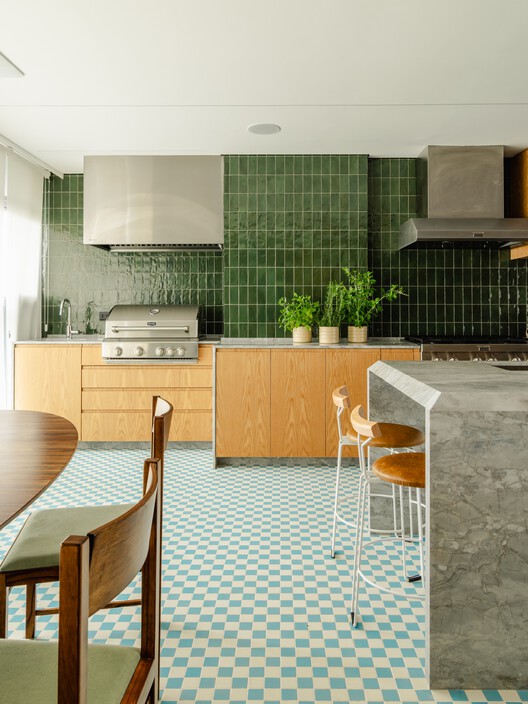 Brooklin Apartment / Küster Brizola Arquitetos - Interior Photography, Kitchen, Countertop, Chair