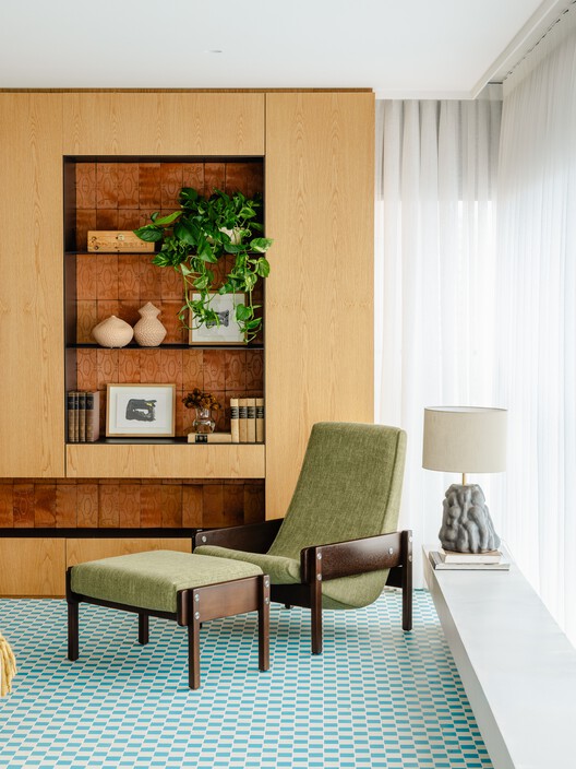 Brooklin Apartment / Küster Brizola Arquitetos - Interior Photography, Wood, Table, Lighting, Chair
