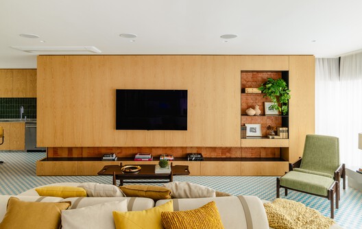 Brooklin Apartment / Küster Brizola Arquitetos - Interior Photography, Living Room, Wood, Sofa, Table, Lighting, Chair