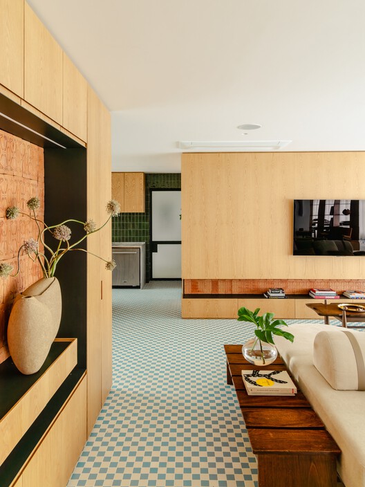 Brooklin Apartment / Küster Brizola Arquitetos - Interior Photography, Living Room, Wood, Chair
