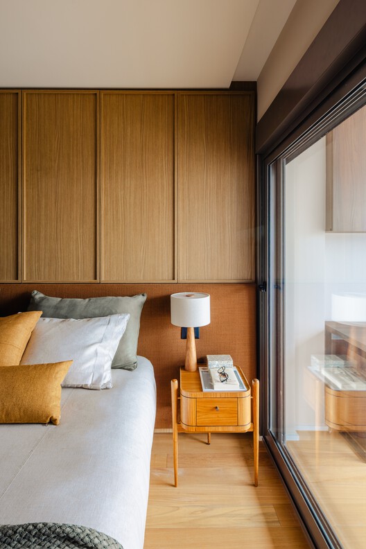 Brooklin Apartment / Küster Brizola Arquitetos - Interior Photography, Bedroom, Wood, Bed, Closet