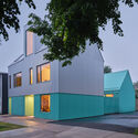 The Turquoise House / SUPRBLK Studio - Exterior Photography, Houses