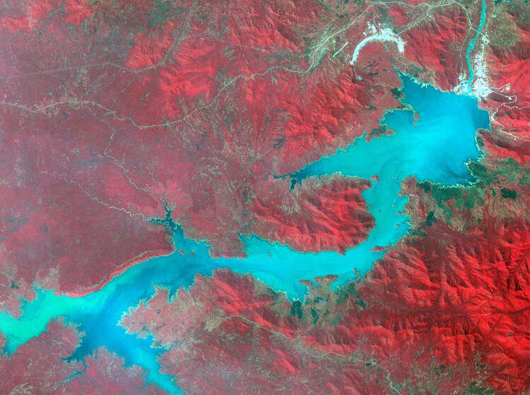 Desenterrar el suelo: Arquitectura y la política del agua - Imagen Principal