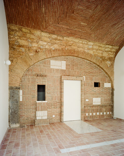 Wood Structure on top of Brick Structure / corpo atelier Wood Structure on top of Brick Structure / corpo atelier - Interior Photography, Wood, Brick, Arch, Arcade, Column