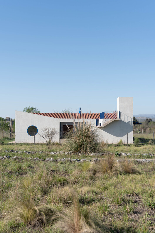 A Geometric Ruin / 00L A Geometric Ruin / 00L - Exterior Photography