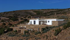 Alonakia House / React Architects