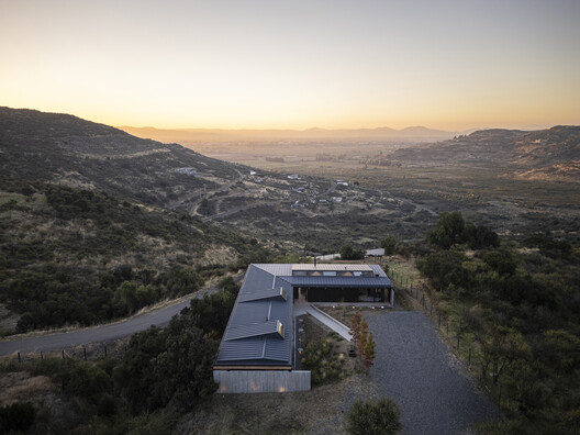 Casa Curicó / Armstrong Arquitectos + PAR Arquitectos - Imagen 1 de 26