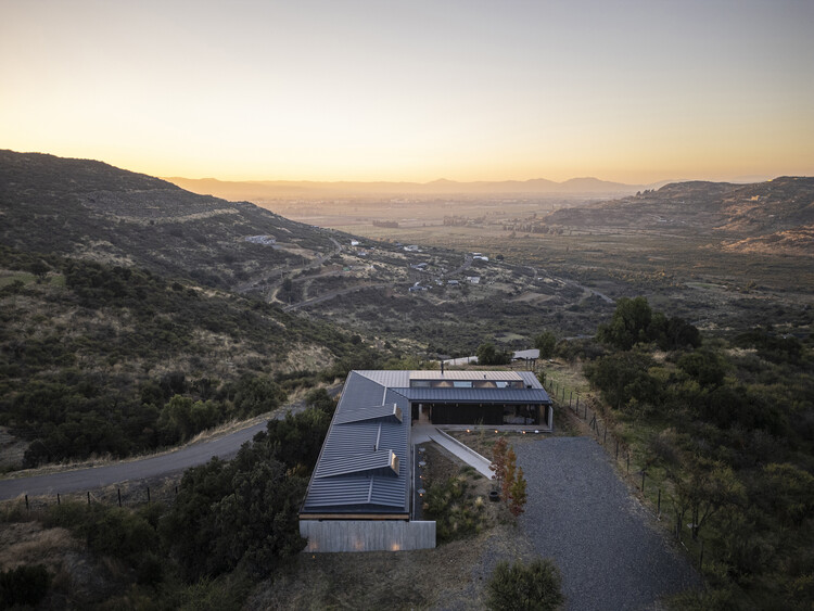 Curicó House / Armstrong Arquitectos + PAR Arquitectos - Houses