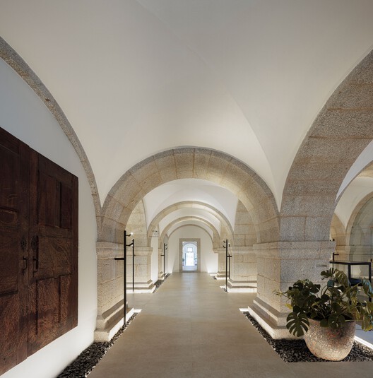 Hotel MS Collection Arouca / MiMool Arquitectura & Design de Interiores Hotel MS Collection Arouca / MiMool Arquitectura & Design de Interiores - Interior Photography, Arch, Column, Arcade, Concrete