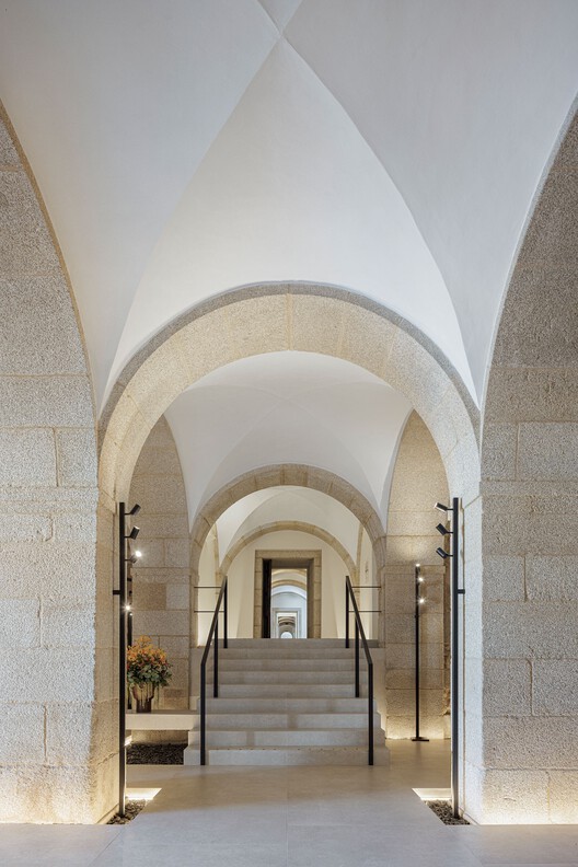 Hotel MS Collection Arouca / MiMool Arquitectura & Design de Interiores Hotel MS Collection Arouca / MiMool Arquitectura & Design de Interiores - Interior Photography, Arch, Column, Concrete, Arcade