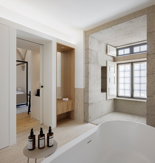 Hotel MS Collection Arouca / MiMool Arquitectura & Design de Interiores Hotel MS Collection Arouca / MiMool Arquitectura & Design de Interiores - Interior Photography, Bathroom, Bathtub, Sink, Countertop