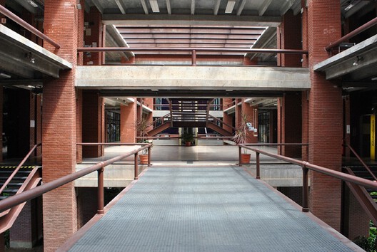 Modern Architecture in Bahia: Climate and Culture in the Work of Assis Reis - Image 6 of 13