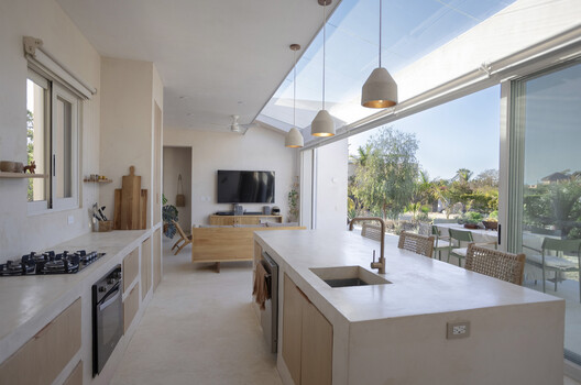 Casa Neblina / Red Arquitectos Casa Neblina / Red Arquitectos - Fotografia de Interiores, Cozinha, Bancada, Cadeira, Pia