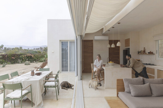 Casa Neblina / Red Arquitectos Casa Neblina / Red Arquitectos - Fotografia de Interiores, Mesa, Cadeira, Balcão