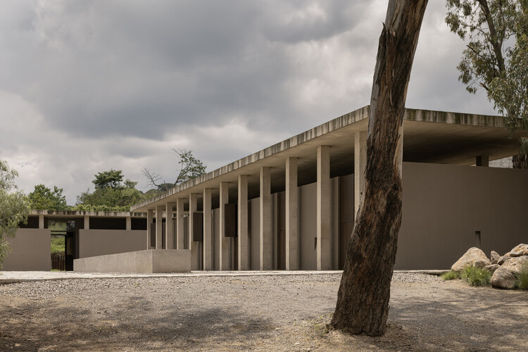 Rancho del Abuelo / Mendiola Arregui - Recreation & Training