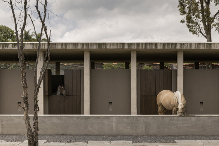 Rancho del Abuelo / Mendiola Arregui - Exterior Photography, Concrete, Column