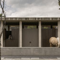 Rancho del Abuelo / Mendiola Arregui - Exterior Photography, Recreation & Training, Column